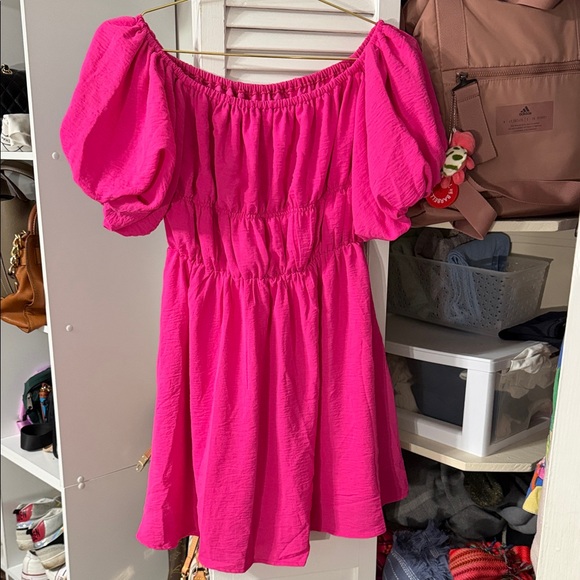 Dresses & Skirts - Hot Pink Puff Sleeve Dress size small